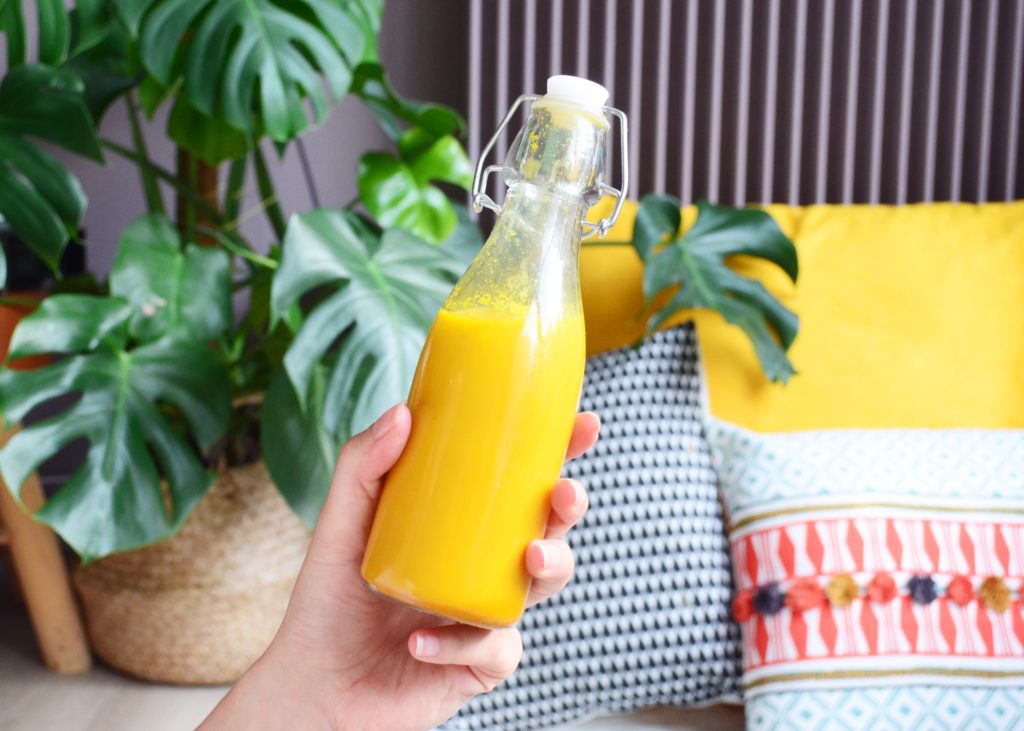 Recette de golden latte au curcuma et épices